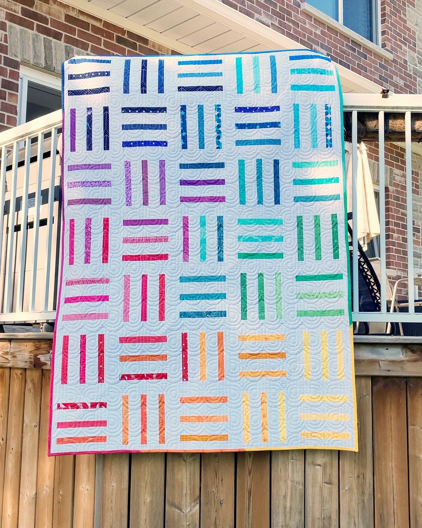Rainbow Bar Code - or how to match the binding to the quilt's colours ...